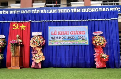 TỔ CHỨC LỄ HỘI KHAI GIẢNG VÀ PHÁT ĐỘNG CHỦ ĐỀ NĂM HỌC  2023-2024