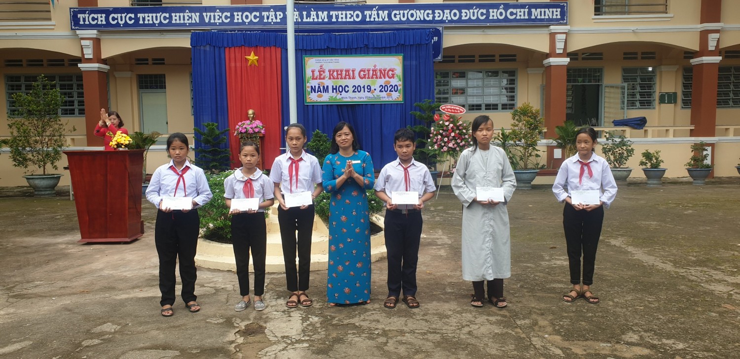 trao học bổng