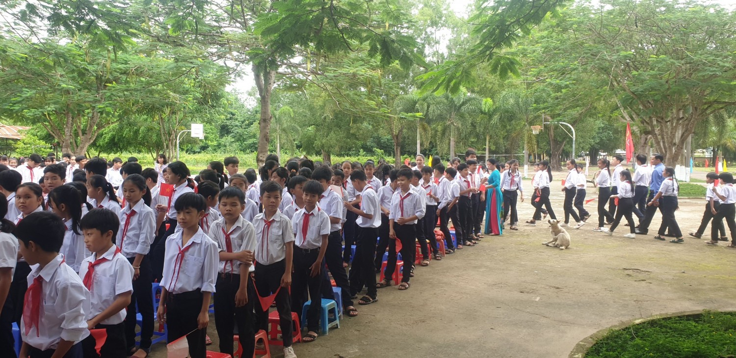 Đón học sinh đầu cấp