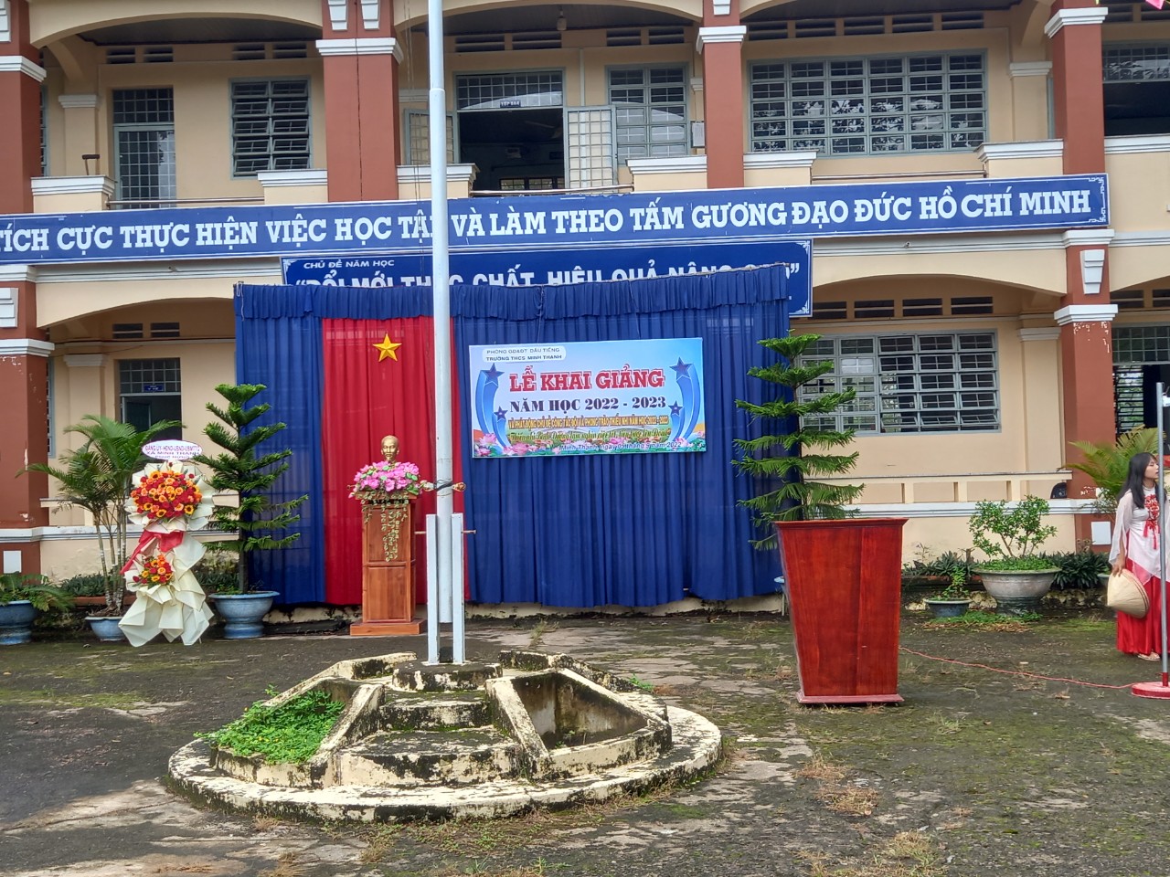 TỔ CHỨC LỄ HỘI KHAI GIẢNG – PHÁT ĐỘNG CHỦ ĐỀ NĂM HỌC VÀ TRAO QUÀ, HỌC BỔNG “TIẾP SỨC ĐẾN TRƯỜNG”